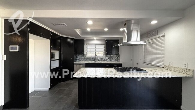 Building Photo - 11889 Jacaranda Ave