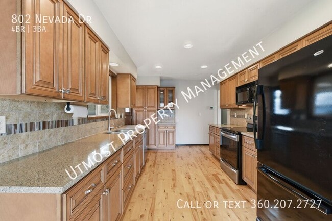 Building Photo - 802 N Nevada Dr