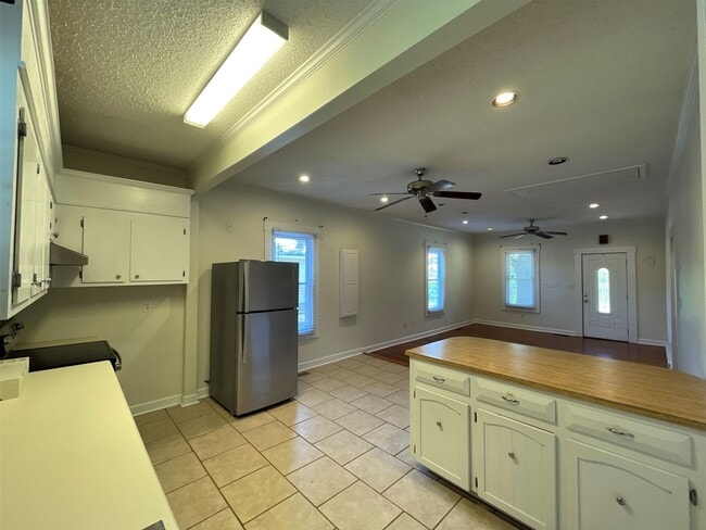 Building Photo - T.R. Lawing Realty Property