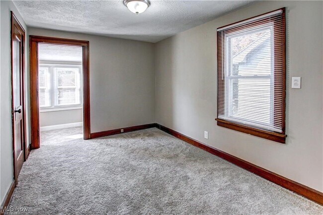 Building Photo - 1513 Treadway Ave