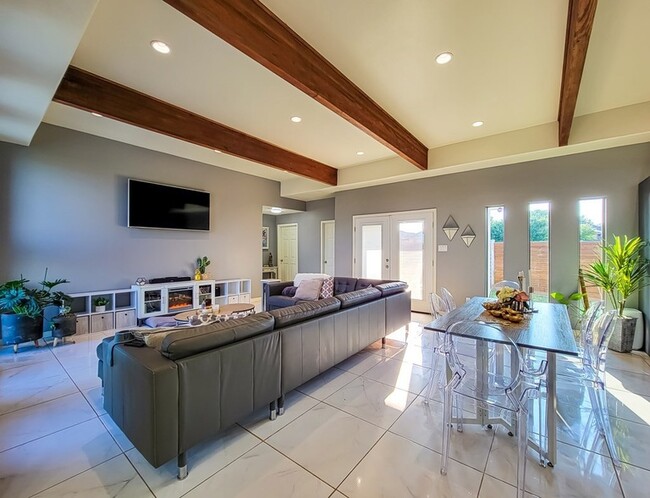 Building Photo - 2375 Oak Breeze Cir