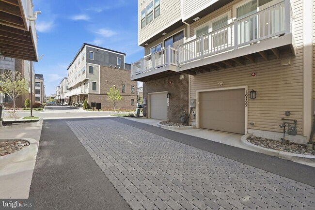 Building Photo - 16122 Columbus Ave