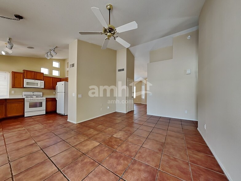 Building Photo - 1214 E Artesian Way