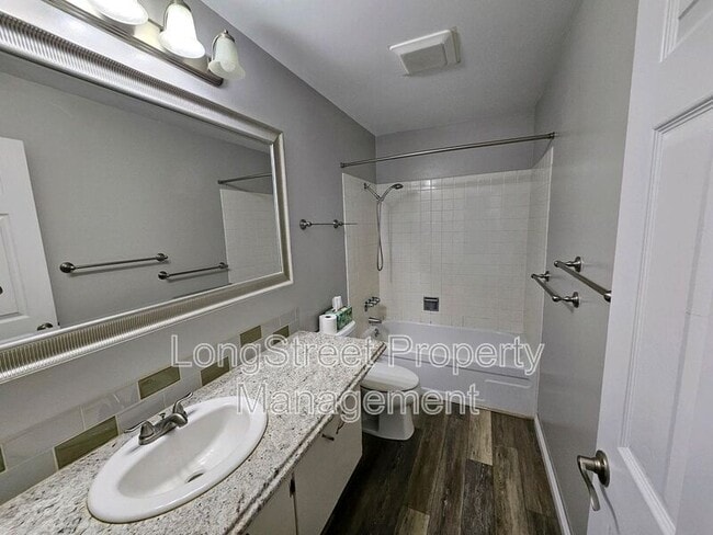 Building Photo - 1814 NE 19th St