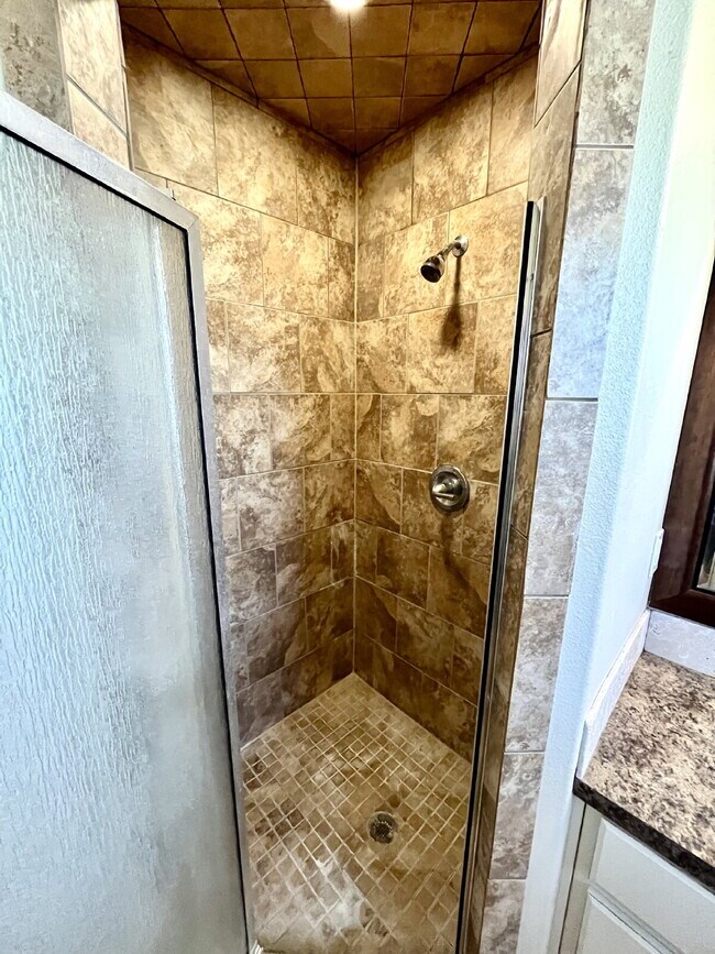 Building Photo - Spacious 4-Bedroom Home with Backyard Basketball Court Available for Summer 2026 Pre-Lease