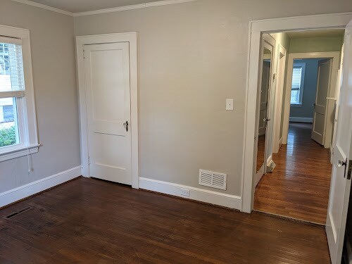 Building Photo - 1245 S Hawthorne Rd