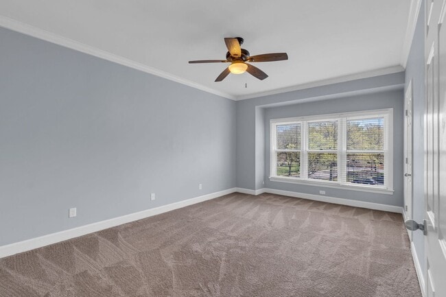Building Photo - Awesome 2BE/2BA condo in Green Hills!