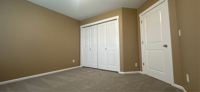 Building Photo - 215 Pioneer Dr