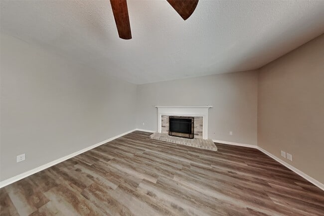 Building Photo - 21263 Park Bluff Dr