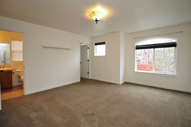 Building Photo - 15128 SE Nia Dr