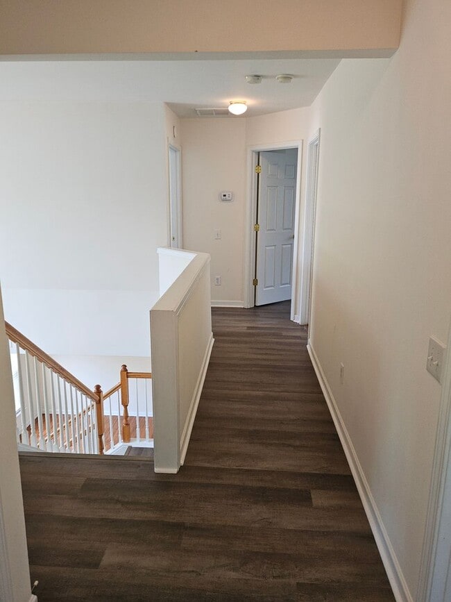 Building Photo - Beautiful Open Floor Plan with 4 Bedrooms