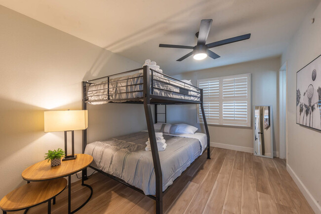 Building Photo - 3502 E Crocus Dr