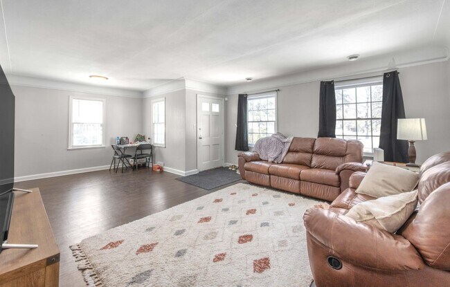 Building Photo - 8827 Lincoln St NE