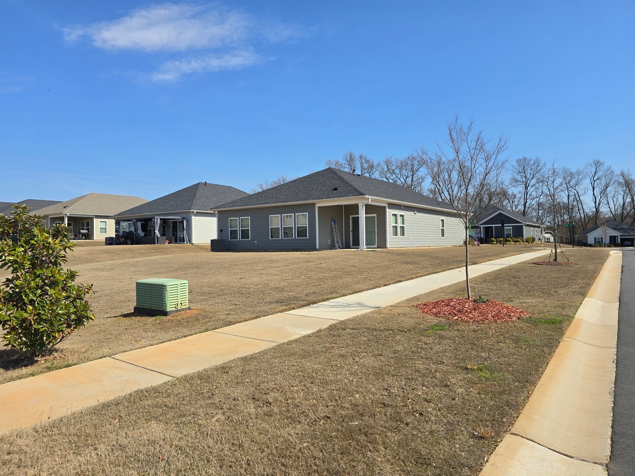 Building Photo - 3301 Plum Dr