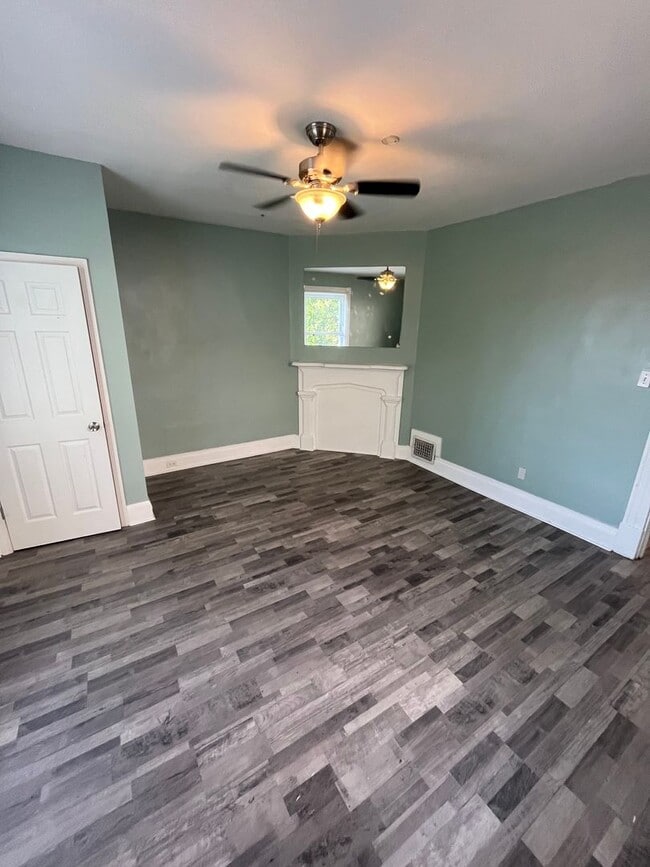 Building Photo - 2106 Lawn Ave