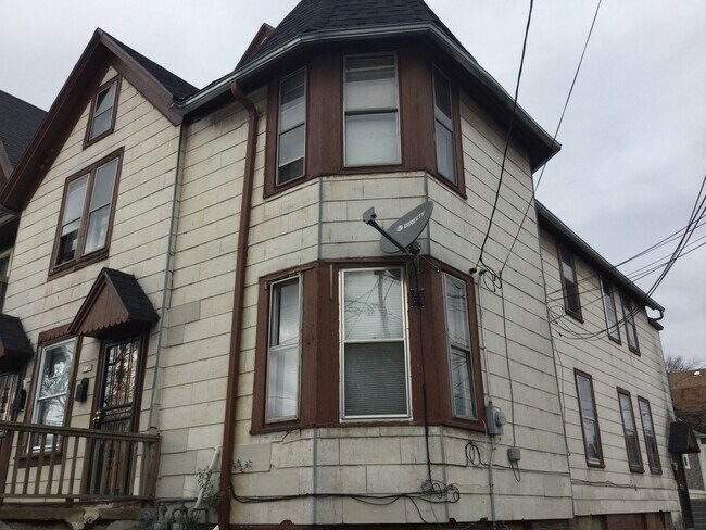 Building Photo - 1120-22 W Hadley St