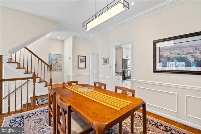 Building Photo - 2071 Van Tuyl Pl