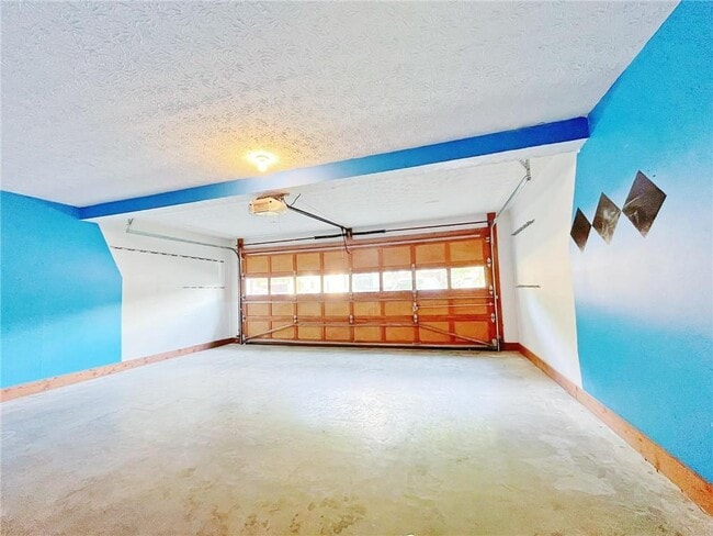 Building Photo - 3060 Oak Meadow Dr
