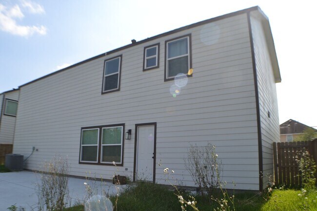 Building Photo - House for rent in Houston
