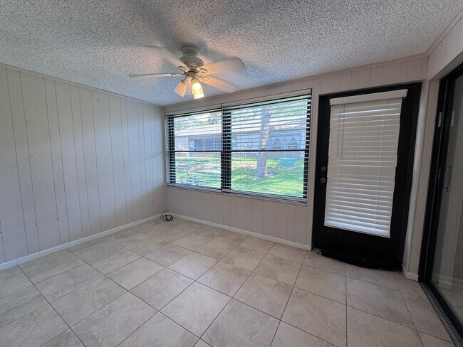 Building Photo - 152 Carolwood Blvd