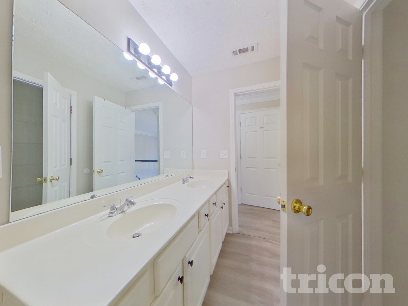 Building Photo - 1560 Highland Farm Dr