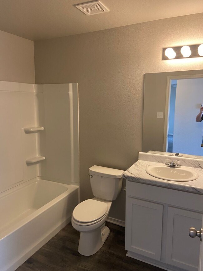 Building Photo - *Pre-leasing* Four Bedroom | Two Bathroom ...