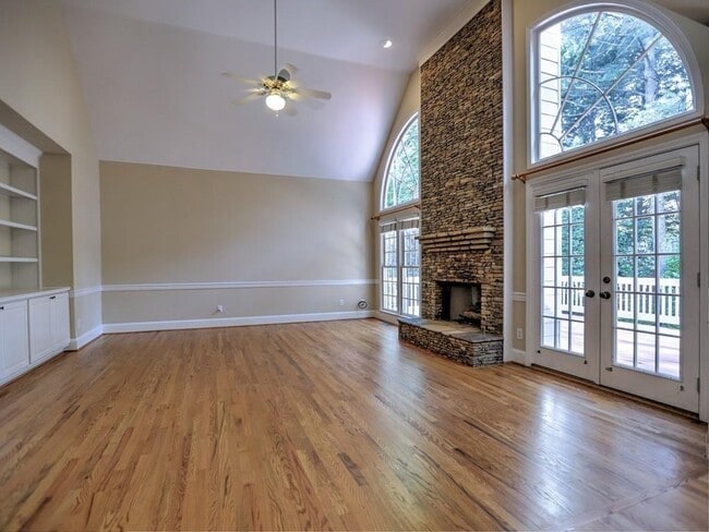 Building Photo - 515 Mellbrook Ln
