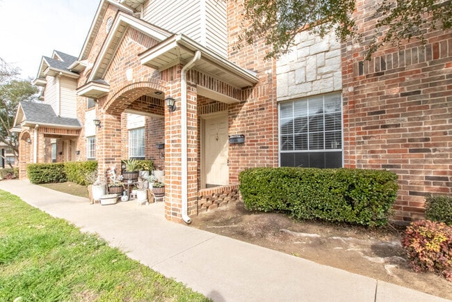 Building Photo - Withers Place Townhome!!