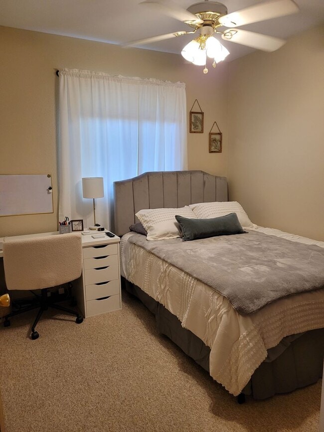 Building Photo - 5 Bedroom Duplex Unit