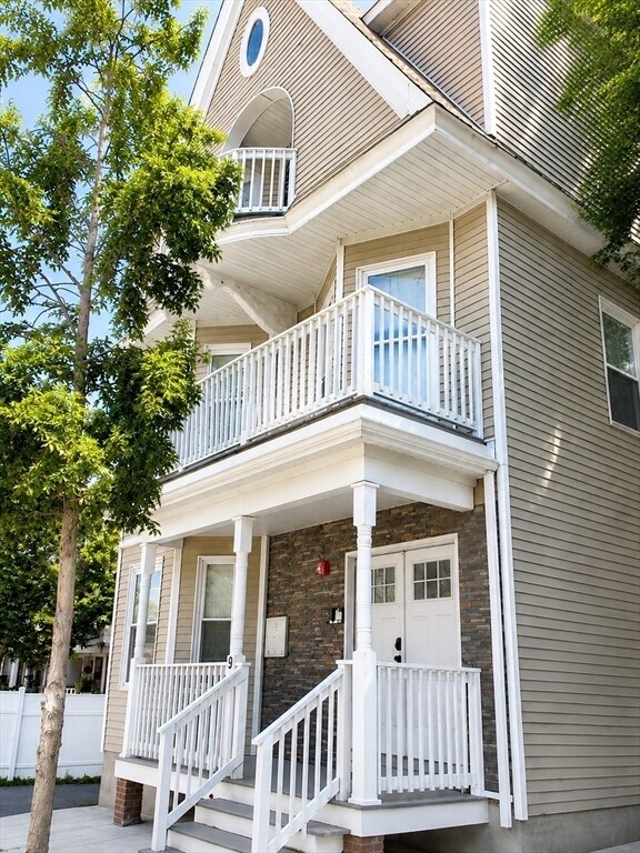 Building Photo - 9 Woodward Park St