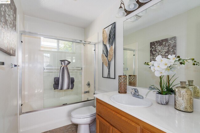 Building Photo - 411 Canyon Ct