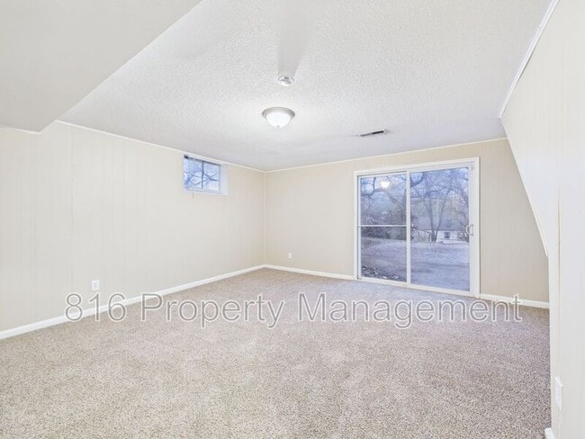 Building Photo - 131 S Crescent Ave