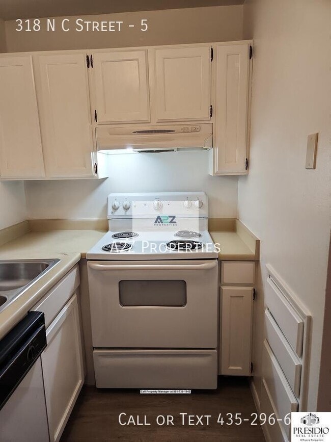 Building Photo - 318 N Center St