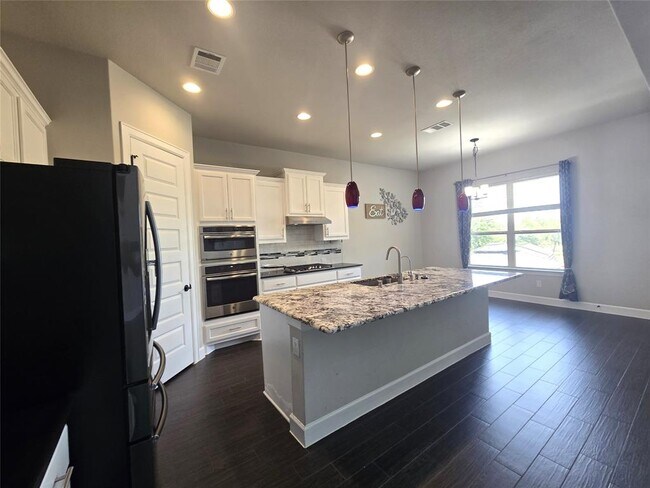 Building Photo - 340 Cross Timbers Dr