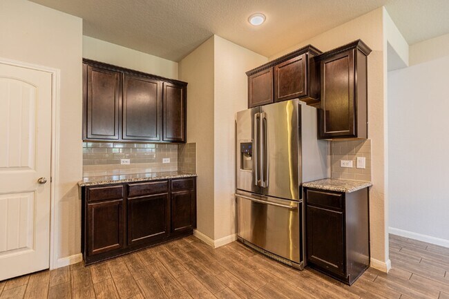 Building Photo - 925 Cypress Ml
