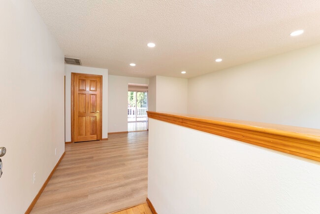 Building Photo - 12920 SE 157th Pl