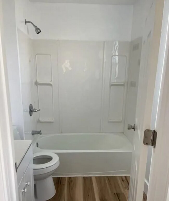 Building Photo - Spacious One Bedroom Duplex located near S...