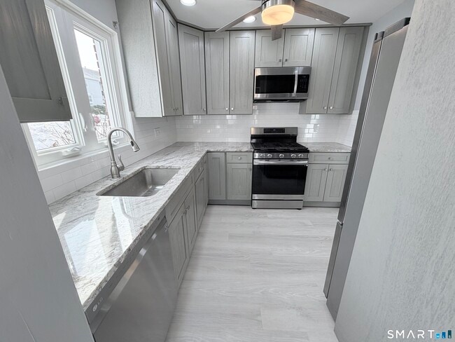 Building Photo - 43 Southwind Ln