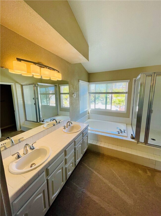 Building Photo - 25472 Day Lily Dr