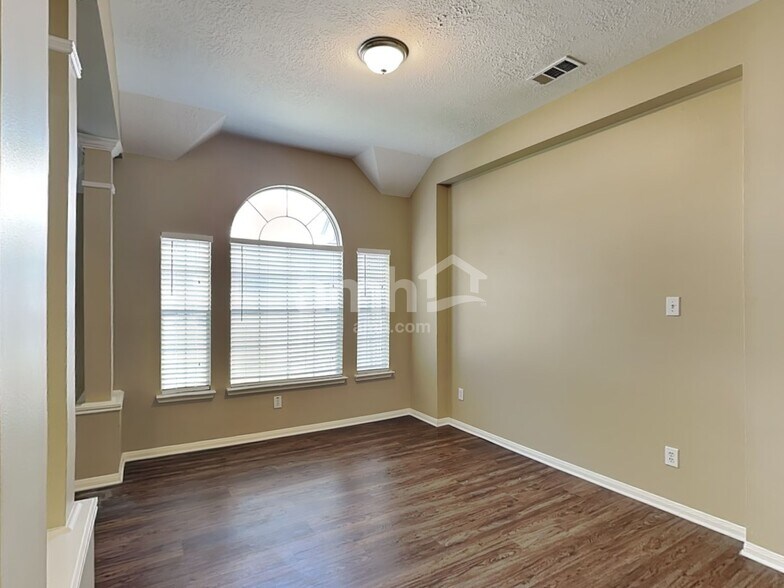 Building Photo - 1907 W Welsford Dr