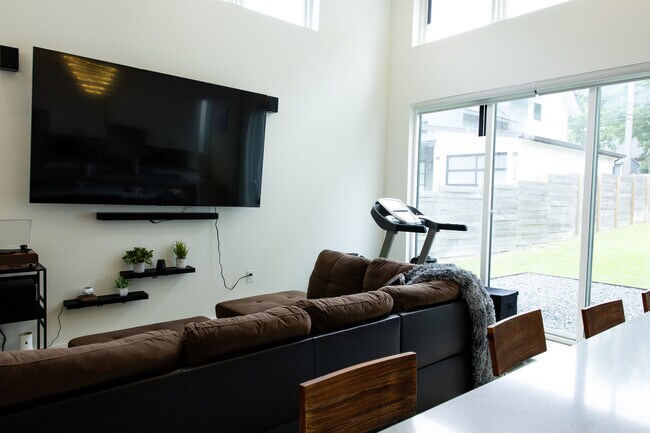 Building Photo - 507 S Park Dr