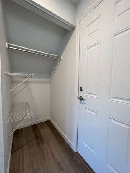 Building Photo - 304 S Taft Ct