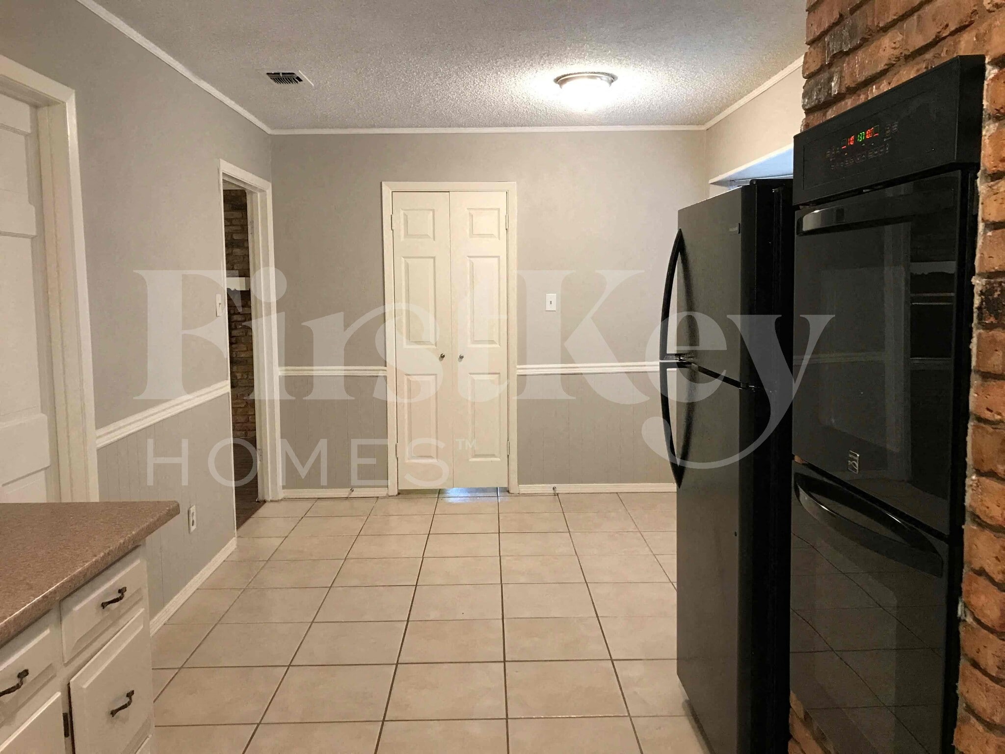 Building Photo - 2710 Peachtree Ln