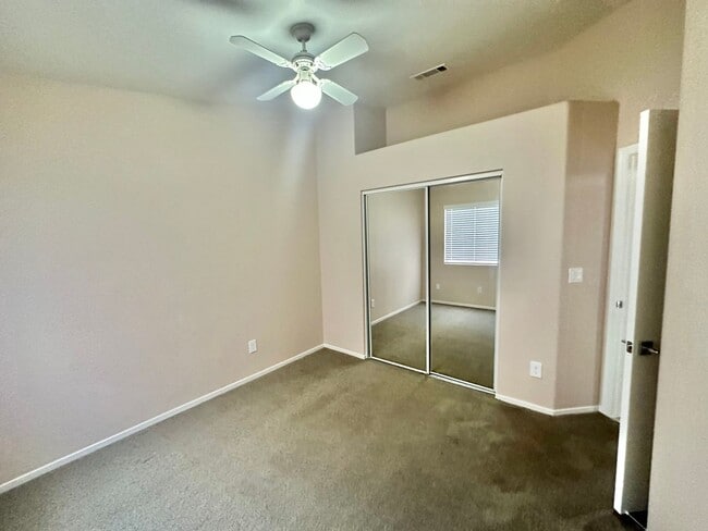 Building Photo - Darling one story home