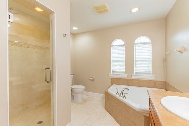 Building Photo - South Tampa 3 Bed / 2 Bath / 1 Car Garage ...