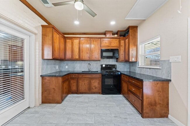 Building Photo - 7303 Enchanted Rock Ln