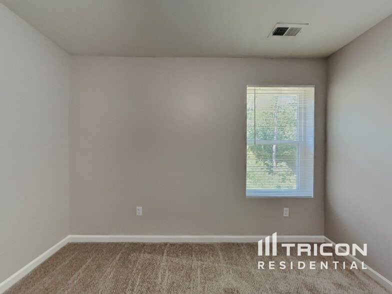 Building Photo - 95 Fleetwood Ct