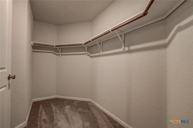 Building Photo - 1945 Redstart