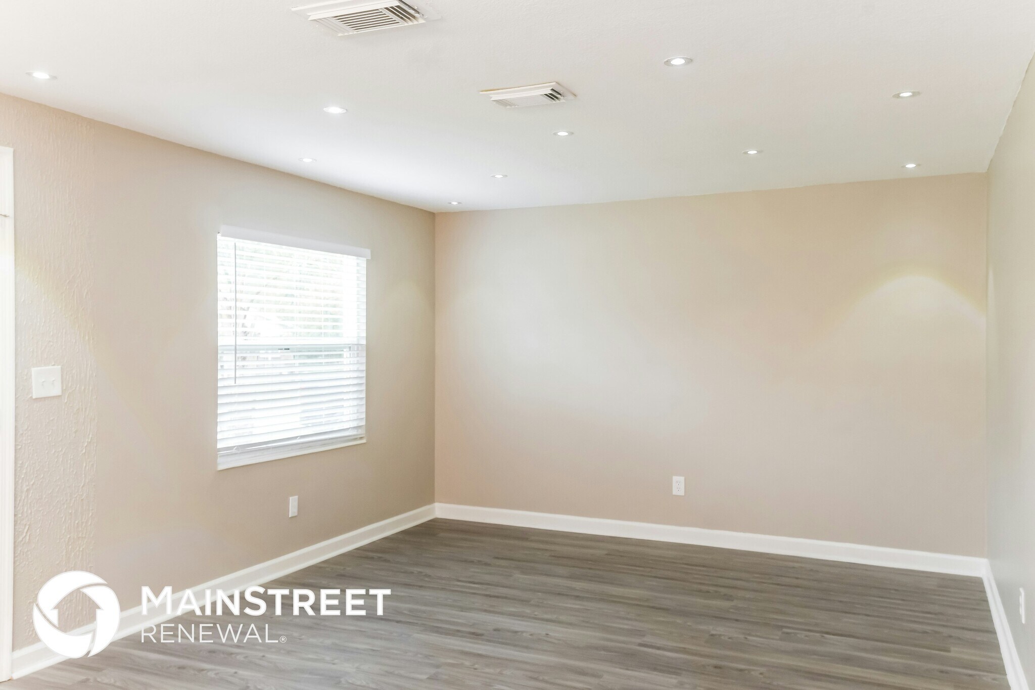 Building Photo - 2091 Luana Dr E