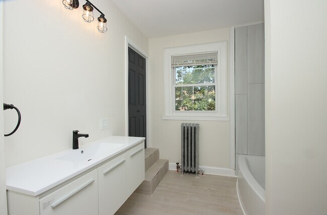 Building Photo - 62 Whitney St